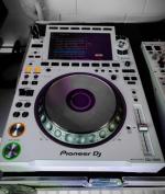 Pioneer CDJ-3000 Multi Player = 1400 EUR 